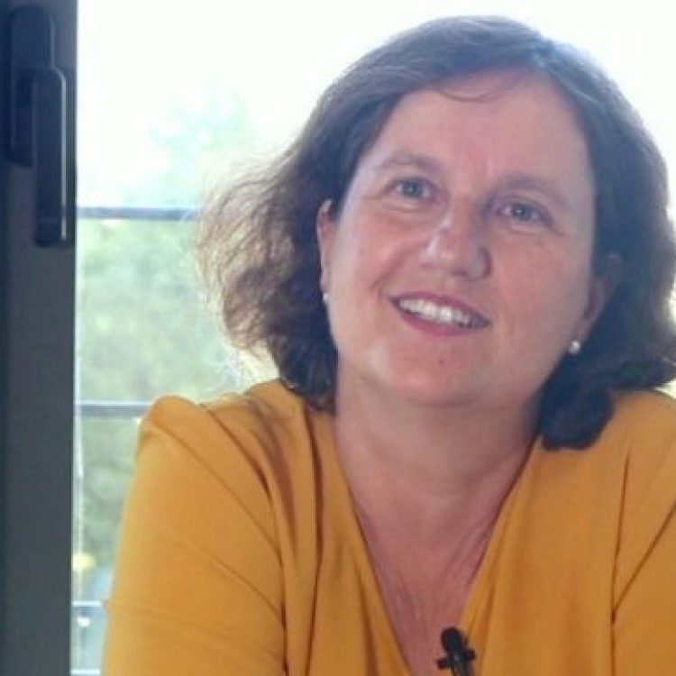 Sempre um papo com a francesa Charlotte de CastelnauL’Estoile 15/12